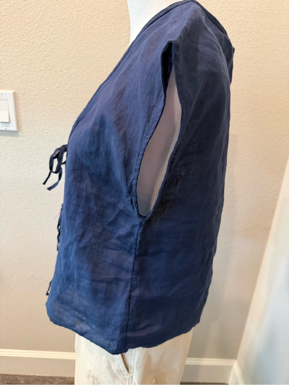 Cynthia Rowley Navy Linen Tie-Front V-Neck Top - Picture 2 of 7
